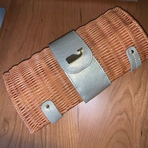 SOLD‼️ Vineyard Vines Natural Straw Clutch Wicker